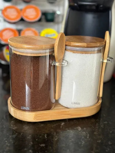 Kit 2 Potes Herméticos de Vidro 550ml com Tampa Bambu e Colher Para Café Açúcar Sal Arroz Temperos Porta Mantimentos Condimentos Alimentos Secos Organizadores Cozinha Casa com Bandeja